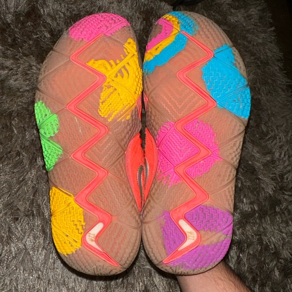 Lucky Charm Kyrie 4 - Picture 2 of 3